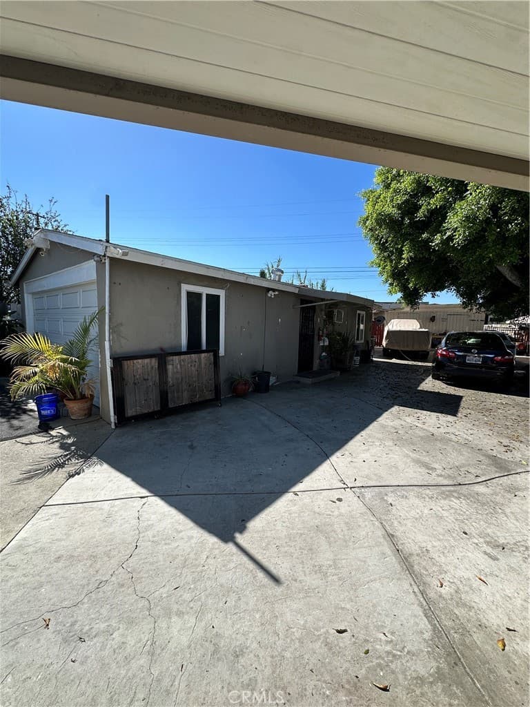 Home at 429 Jansu, Pomona — photo 6 of 12