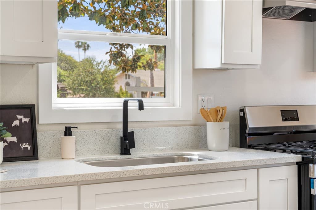 Home at 884 Lewis, Pomona — photo 11 of 12