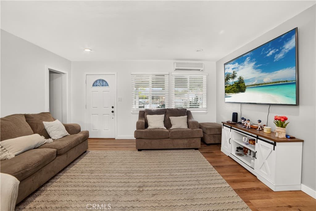 Home at 2103 Wesleygrove Avenue, Duarte — photo 9 of 12