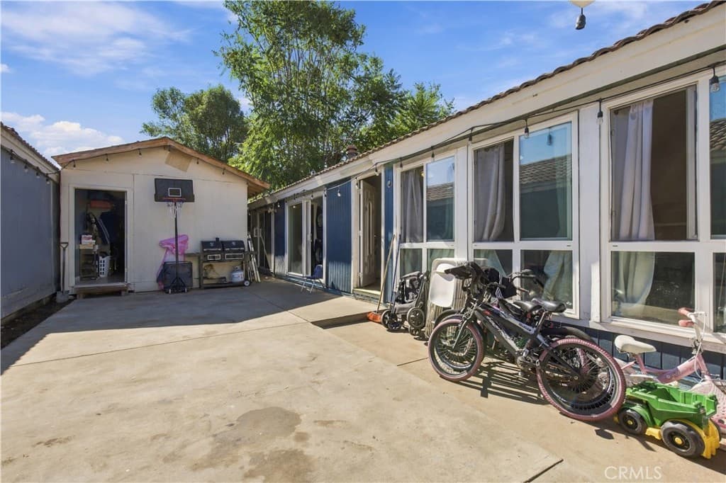 Townhouse at 1606 Home, Pomona — photo 4 of 12
