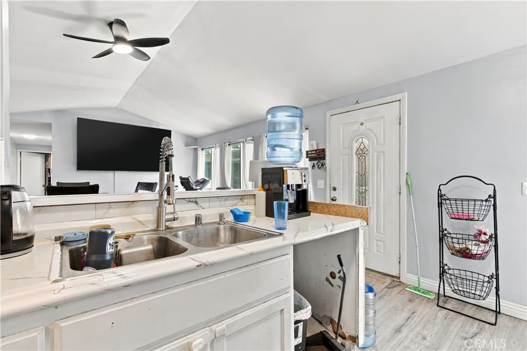 Townhouse at 1606 Home, Pomona — photo 10 of 12