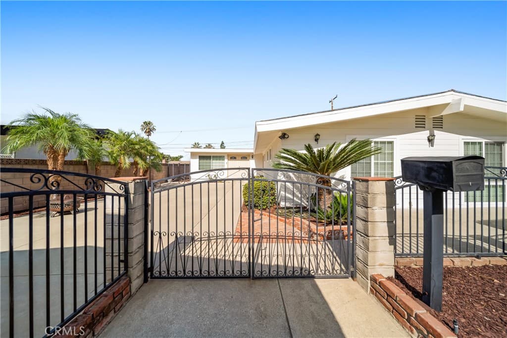 Home at 1021 N Lyman Avenue, Covina — photo 5 of 12