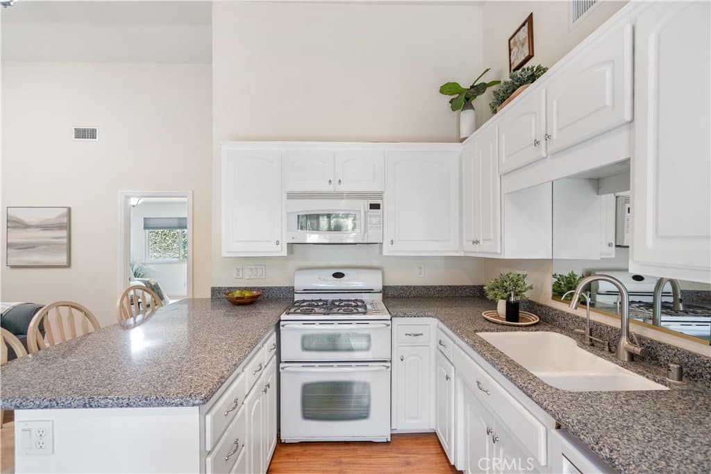 Home at 1002 Pomello, Claremont — photo 11 of 12