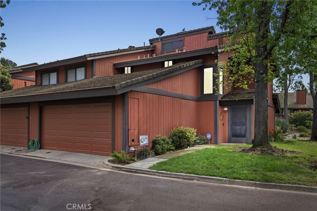 Townhouse at 152 Cedar Creek, San Dimas — photo 2 of 12
