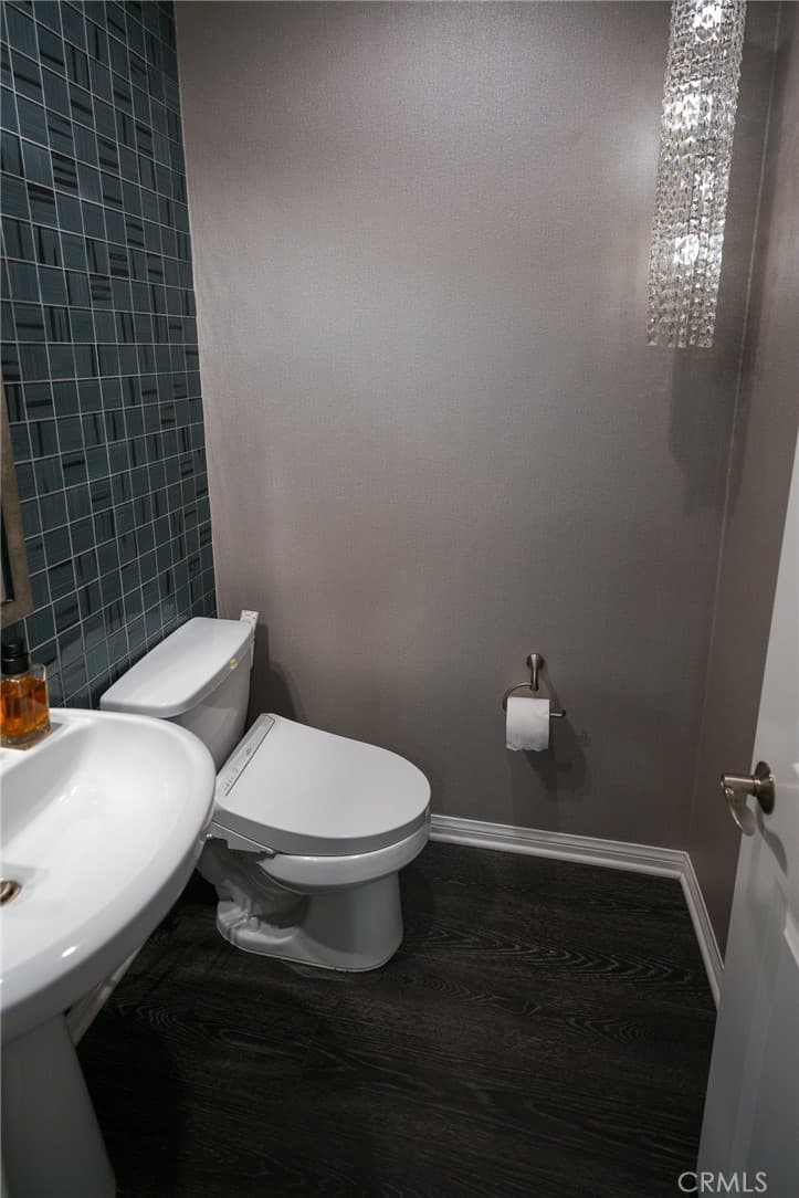 Townhouse at 181 E Commercial, San Dimas — photo 11 of 12