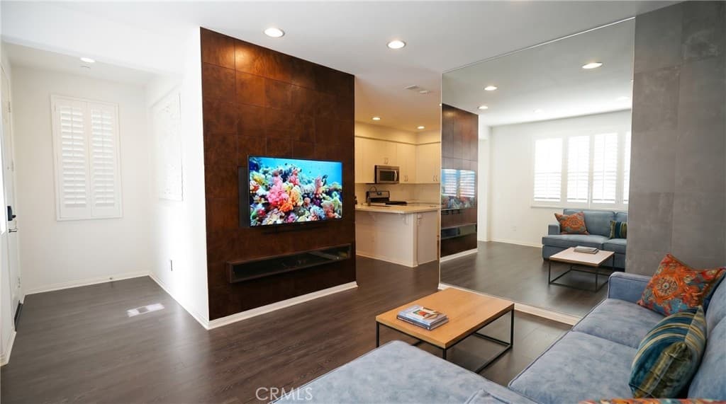 Townhouse at 181 E Commercial, San Dimas — photo 3 of 12