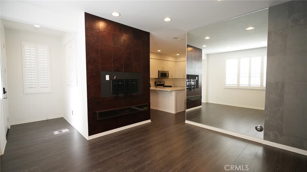 Townhouse at 181 E Commercial, San Dimas — photo 4 of 12