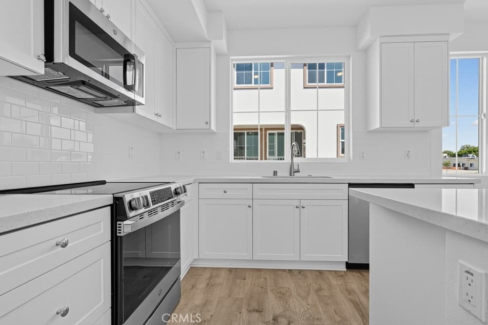 Townhouse at 402 Cypress Grove Lane, Pomona — photo 5 of 12
