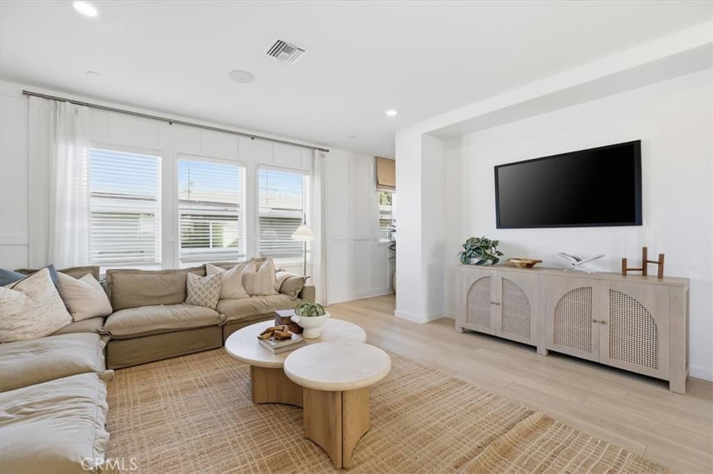 Home at 11446 Clover Lane, El Monte — photo 8 of 12