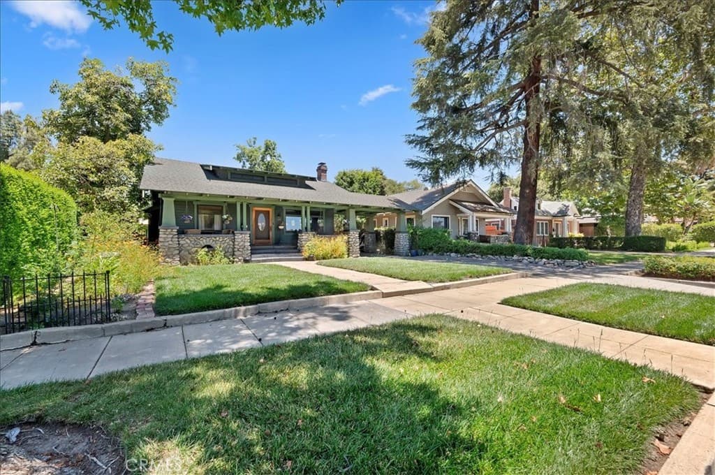 Home at 165 E Columbia Avenue, Pomona — photo 4 of 12