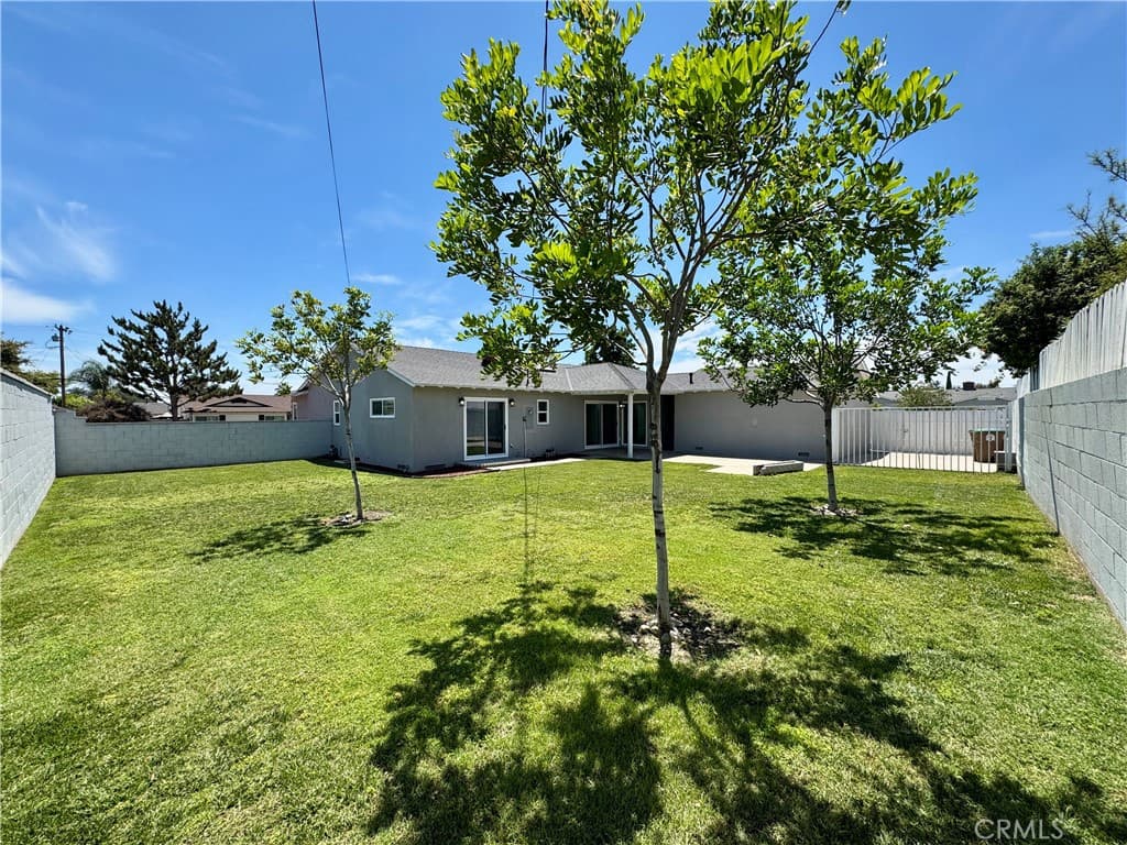 Home at 1127 Turning Bend, Claremont — photo 2 of 12