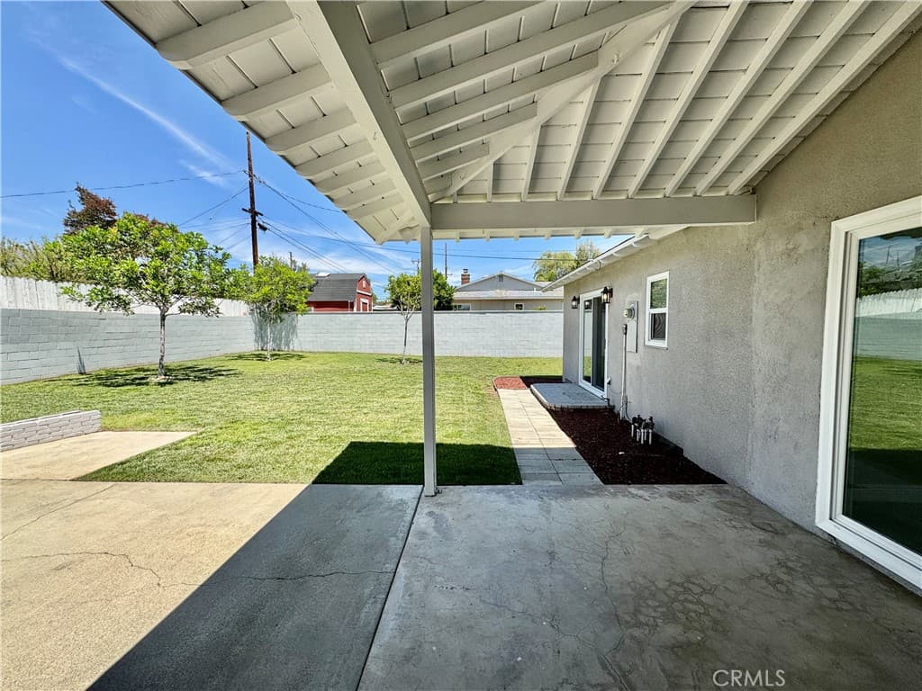 Home at 1127 Turning Bend, Claremont — photo 3 of 12