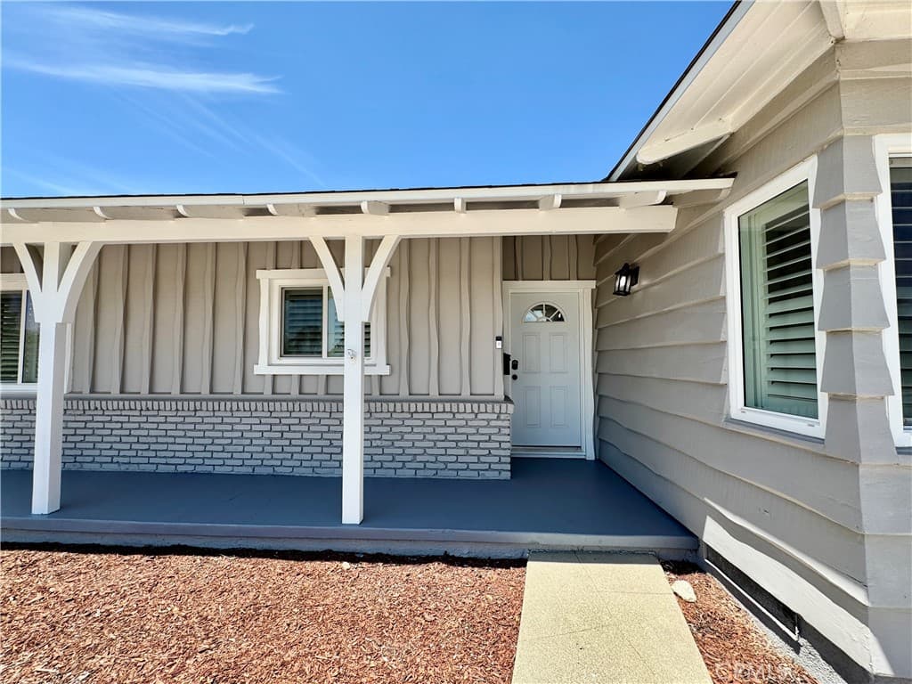Home at 1127 Turning Bend, Claremont — photo 6 of 12