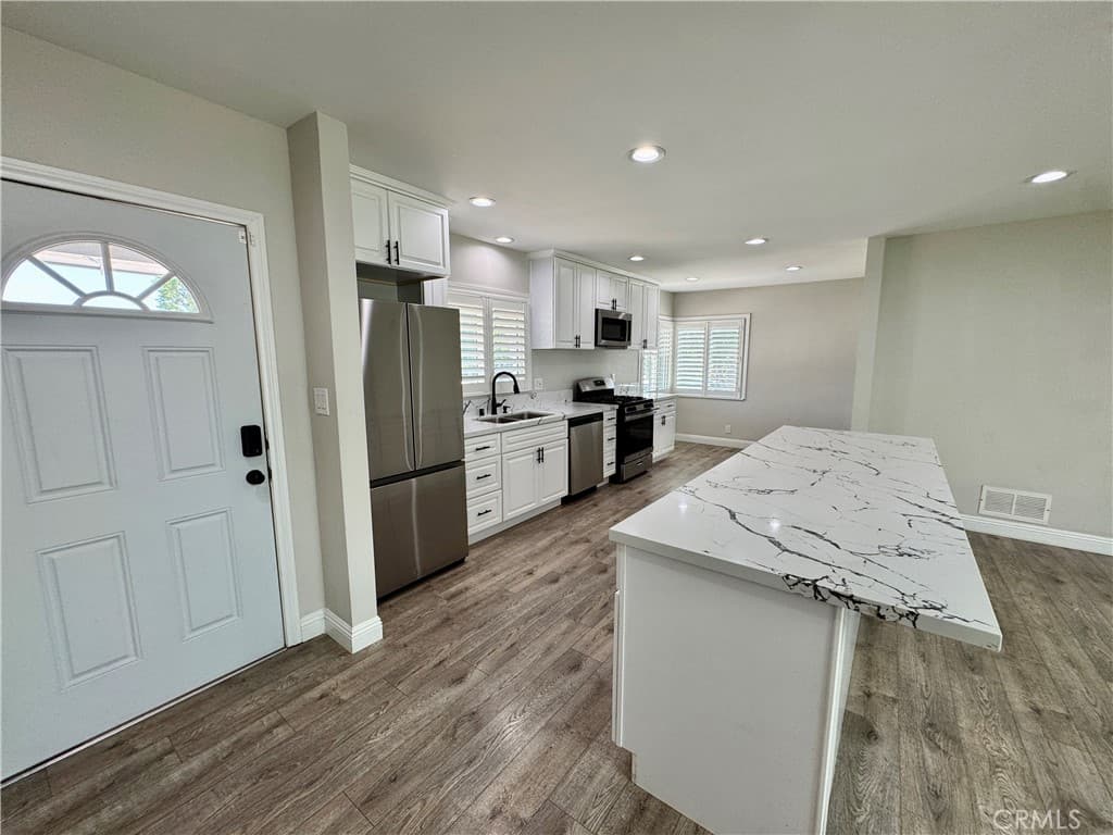 Home at 1127 Turning Bend, Claremont — photo 8 of 12
