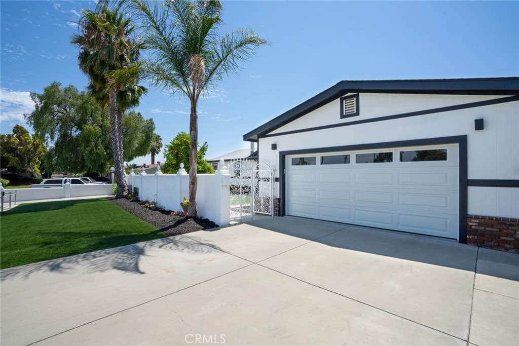 Home at 261 Las Brisas Circle, Pomona — photo 4 of 12