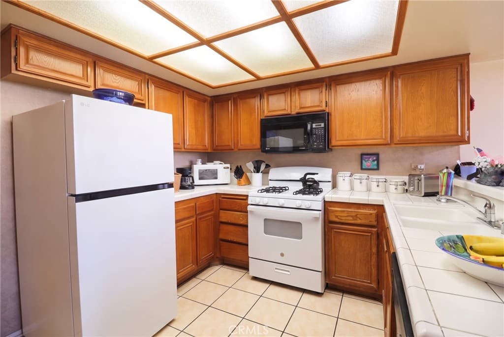 Townhouse at 126 N Glendora, Covina — photo 9 of 12