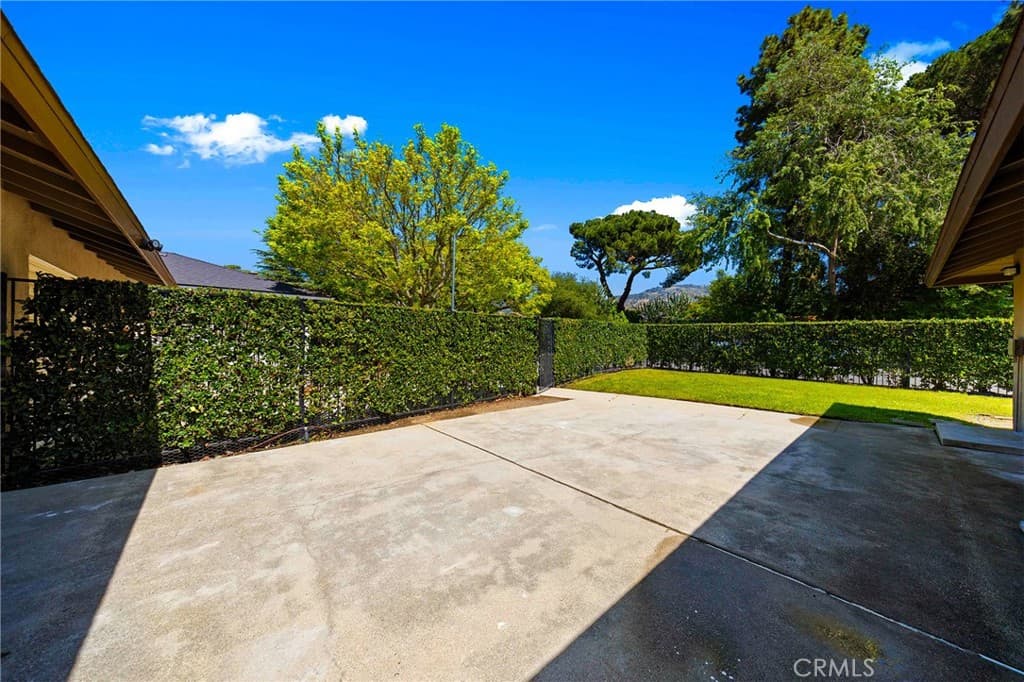 Home at 883 E Leadora, Glendora — photo 9 of 12
