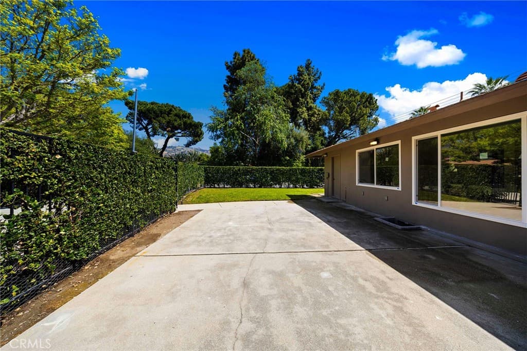 Home at 883 E Leadora, Glendora — photo 10 of 12