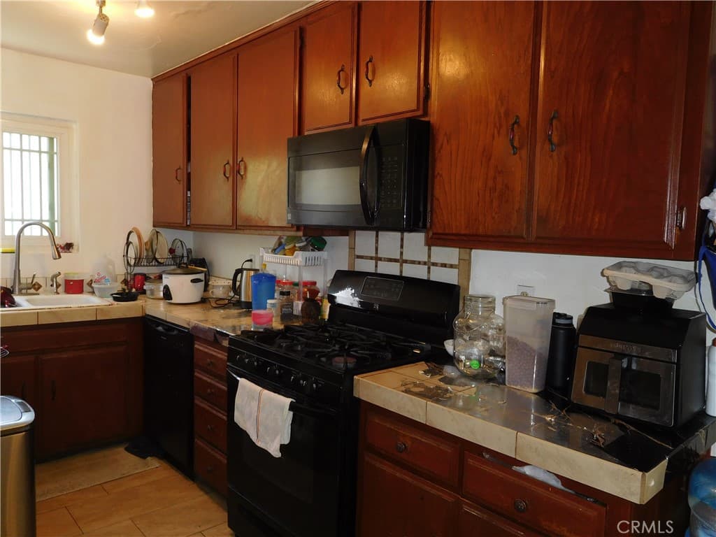 Townhouse at 13302 Ramona, Baldwin Park — photo 10 of 12