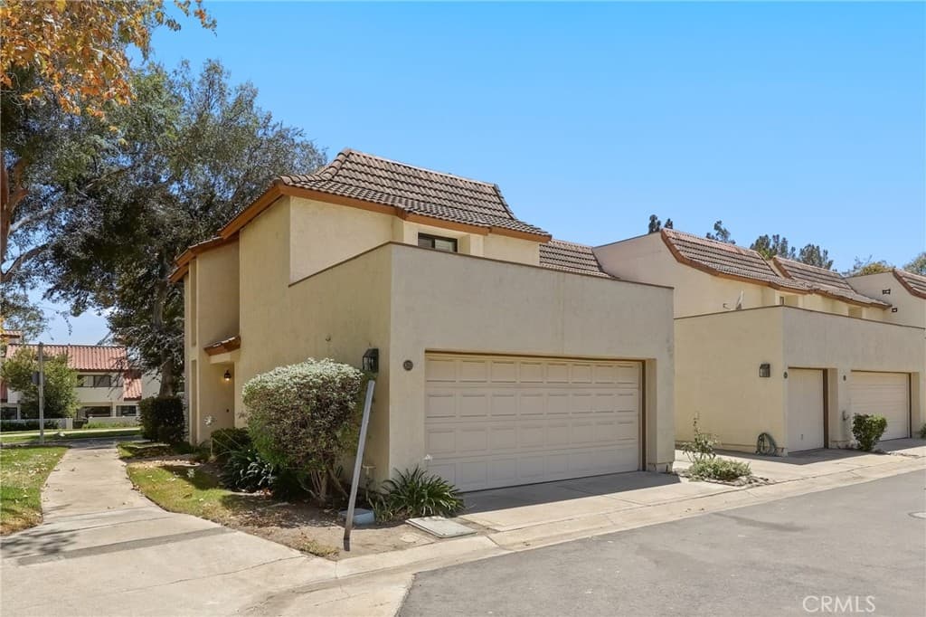 Condo at 870 Lancaster, Claremont — photo 2 of 12