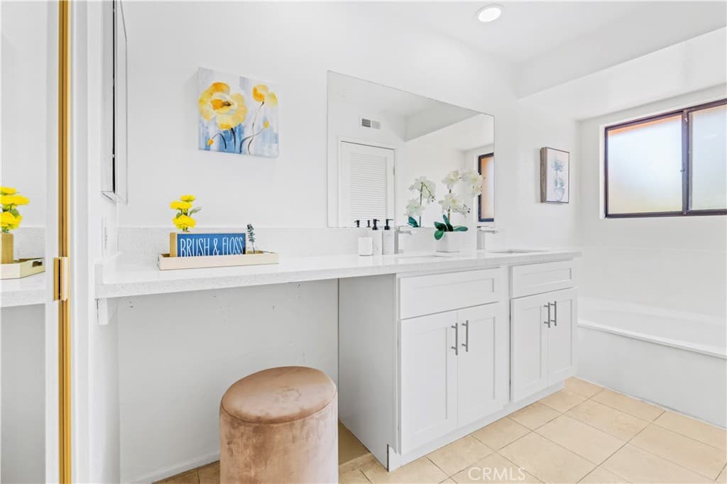 Townhouse at 22811 Chardonnay 1, Diamond Bar — photo 3 of 12