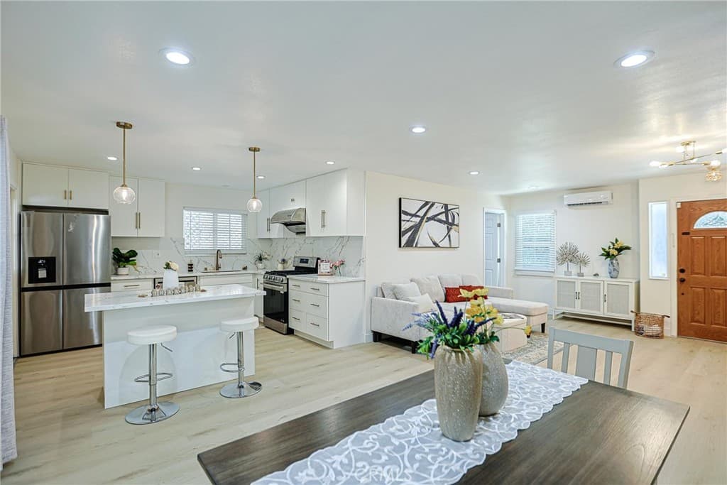 Home at 133 Banbridge, La Puente — photo 7 of 12