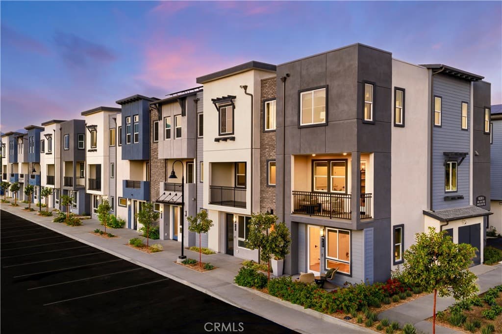 Townhouse at 817 Adeline St, Covina — photo 1 of 8