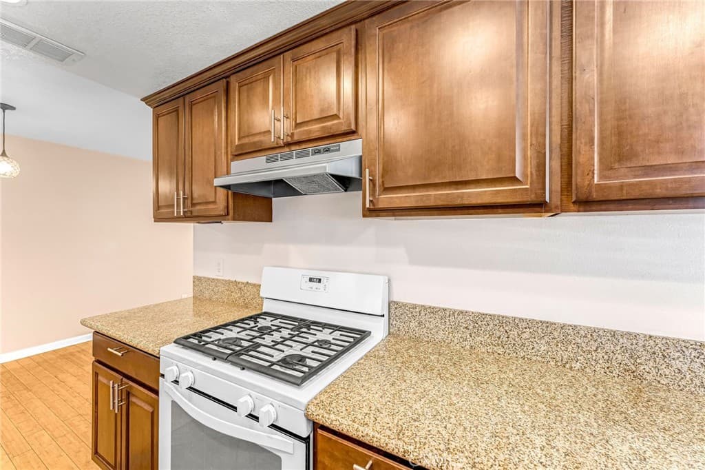 Condo at 865 W 13th St 4, Azusa — photo 11 of 12