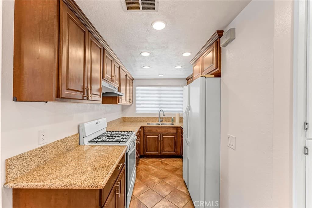 Condo at 865 W 13th St 4, Azusa — photo 7 of 12