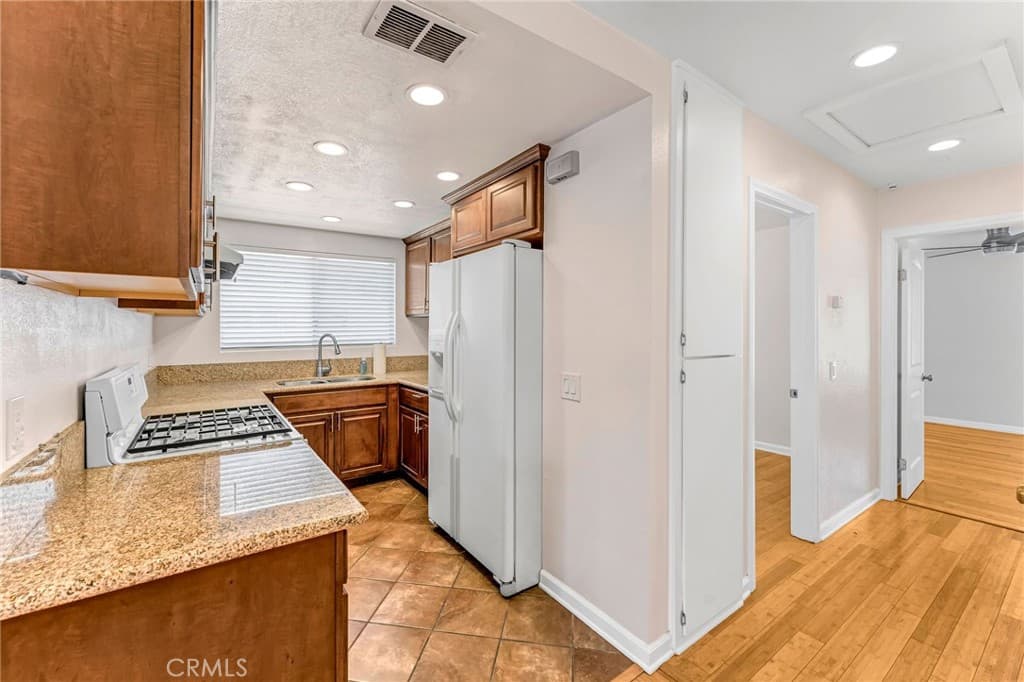 Condo at 865 W 13th St 4, Azusa — photo 8 of 12
