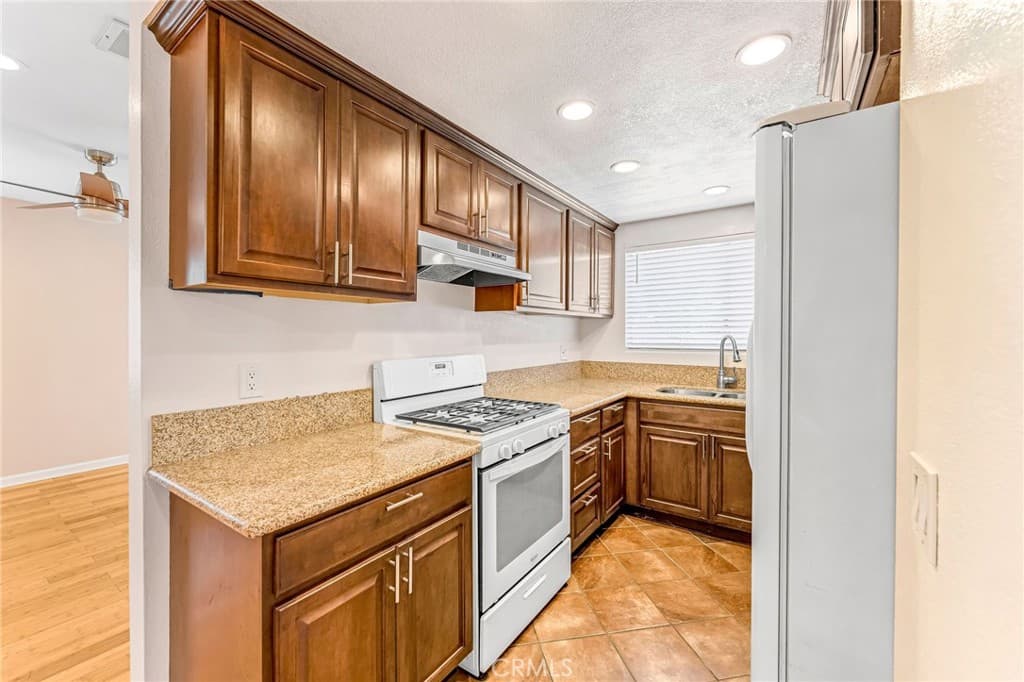 Condo at 865 W 13th St 4, Azusa — photo 9 of 12