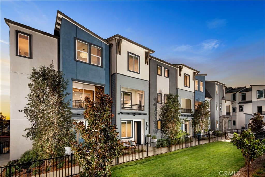 Townhouse at 967 Angeline Rd, Covina — photo 1 of 9