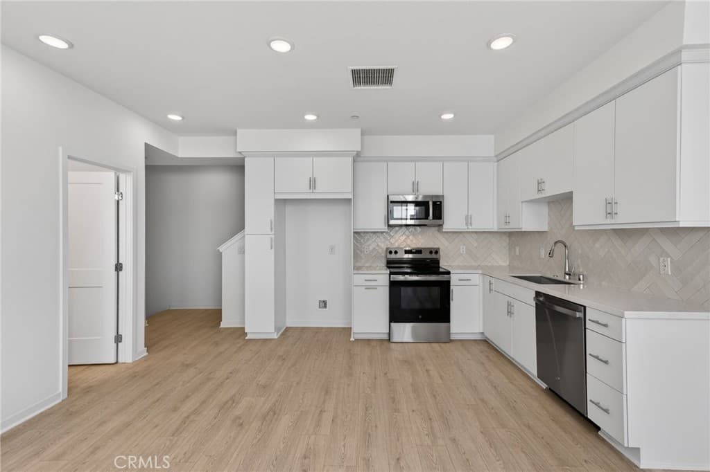 Townhouse at 722 Tropicana Place, Covina — photo 3 of 12