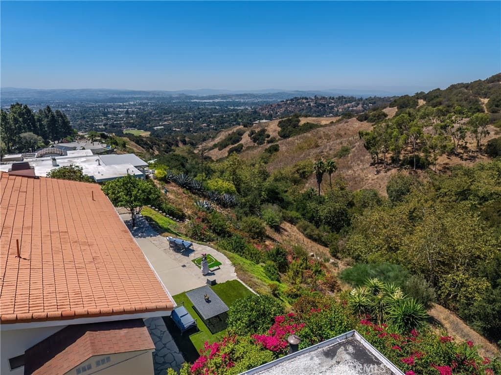 Home at 2817 N Mountain Avenue, Claremont — photo 2 of 12