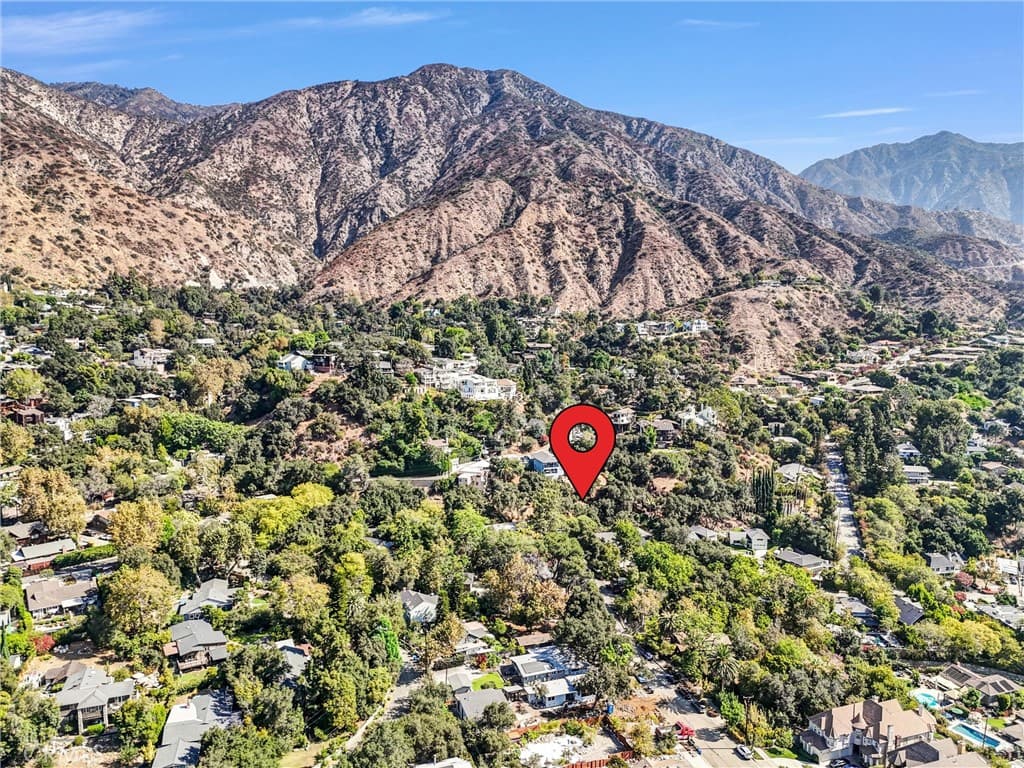 Home at 440 S Sycamore Place, Sierra Madre — photo 1 of 12