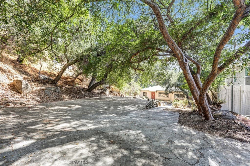 Home at 440 S Sycamore Place, Sierra Madre — photo 11 of 12