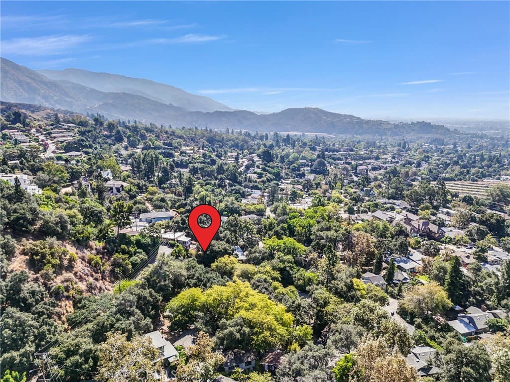 Home at 440 S Sycamore Place, Sierra Madre — photo 5 of 12