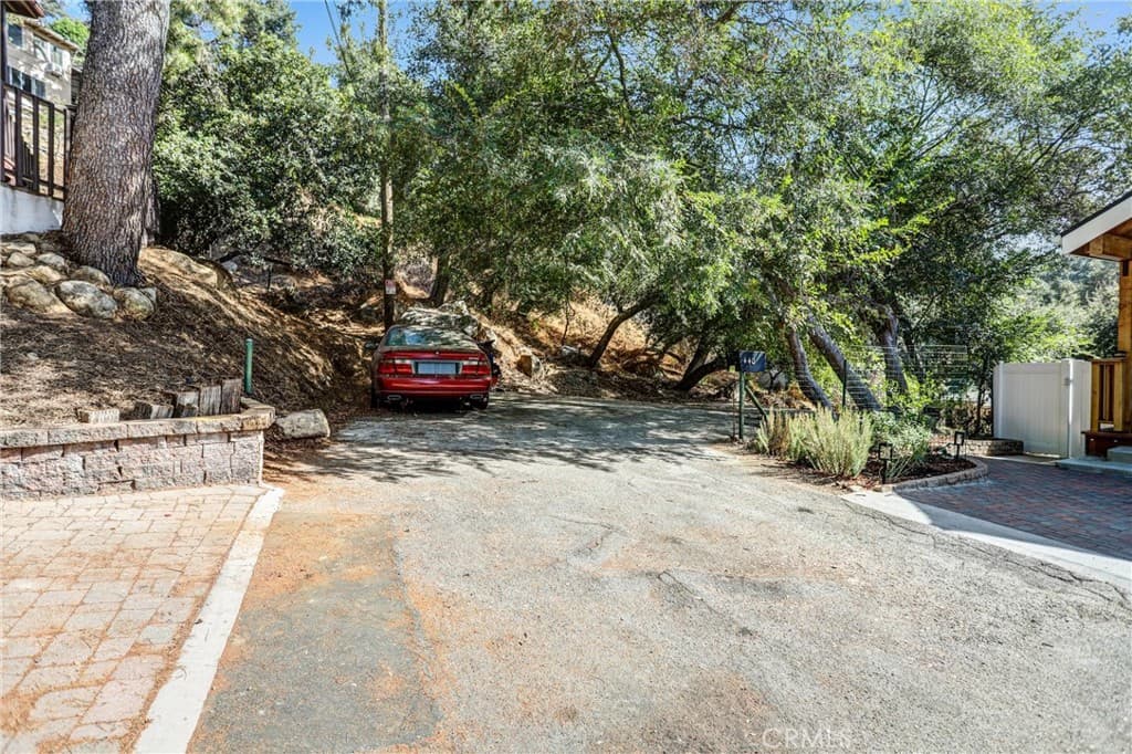 Home at 440 S Sycamore Place, Sierra Madre — photo 8 of 12