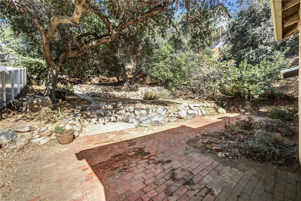 Home at 440 S Sycamore Place, Sierra Madre — photo 9 of 12