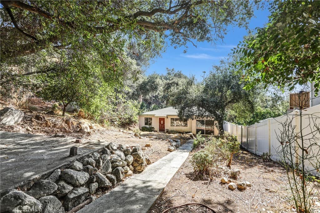 Home at 440 S Sycamore Place, Sierra Madre — photo 10 of 12
