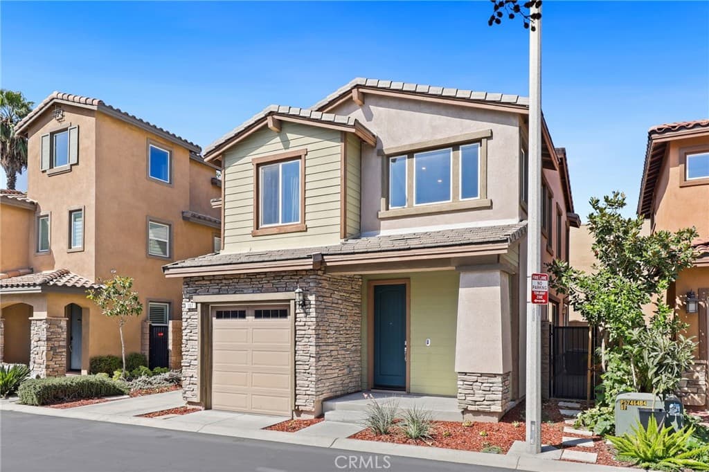 Home at 107 Cambria Court, Pomona — photo 3 of 12