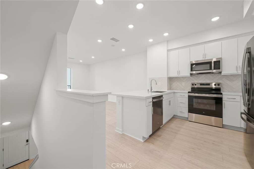 Townhouse at 463 Paradiso Place, Covina — photo 6 of 12