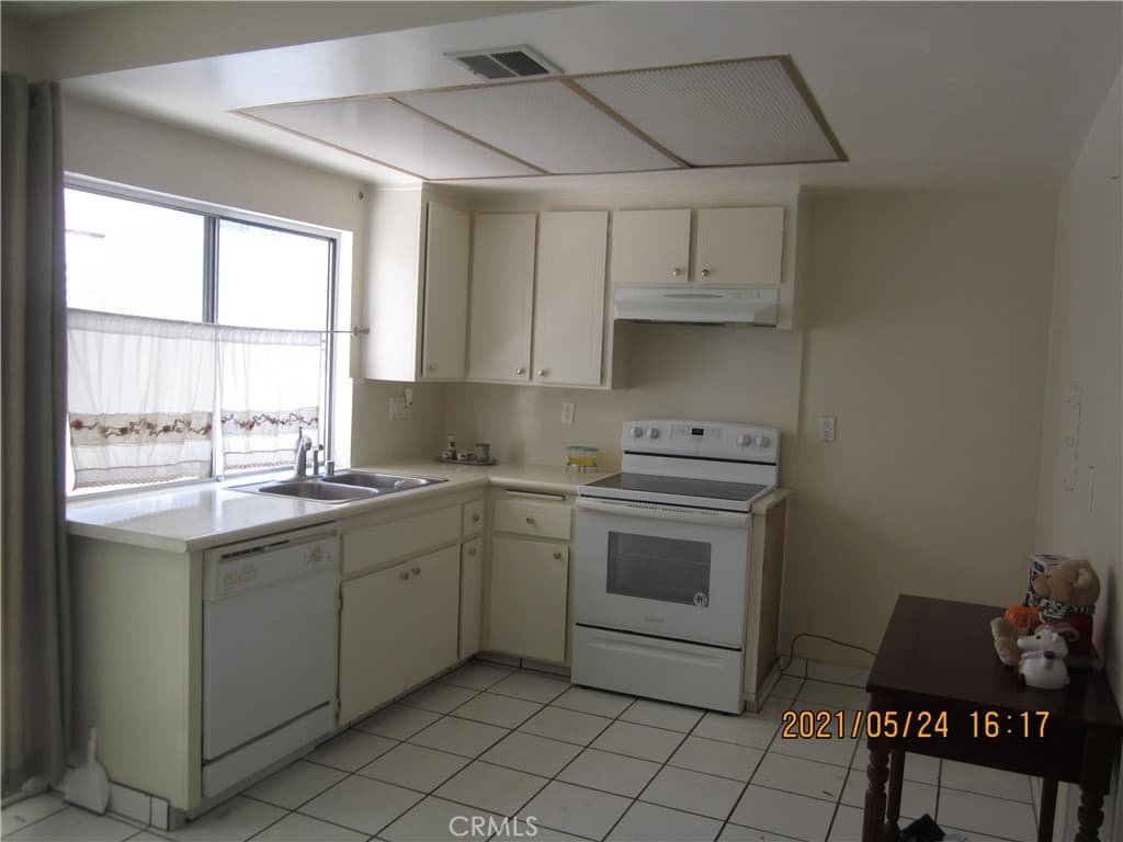 Condo at 845 N Junipero Drive, Duarte — photo 4 of 12