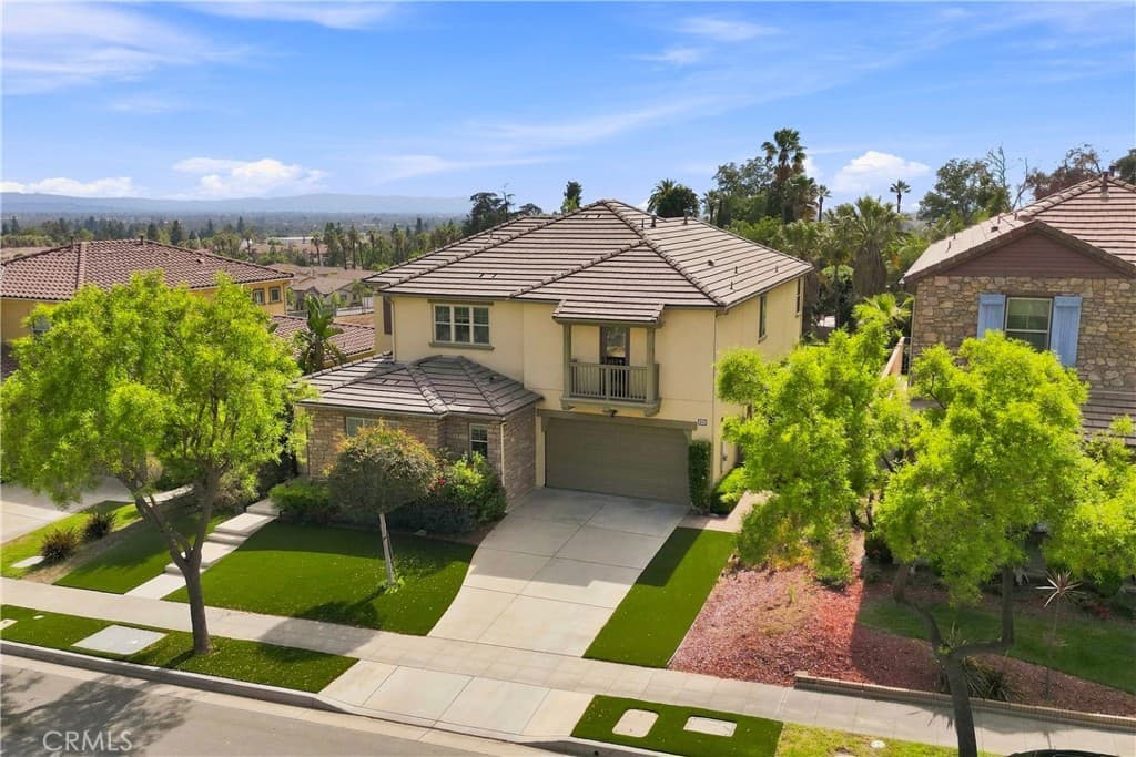 Home at 858 E Manresa, Azusa — photo 3 of 12