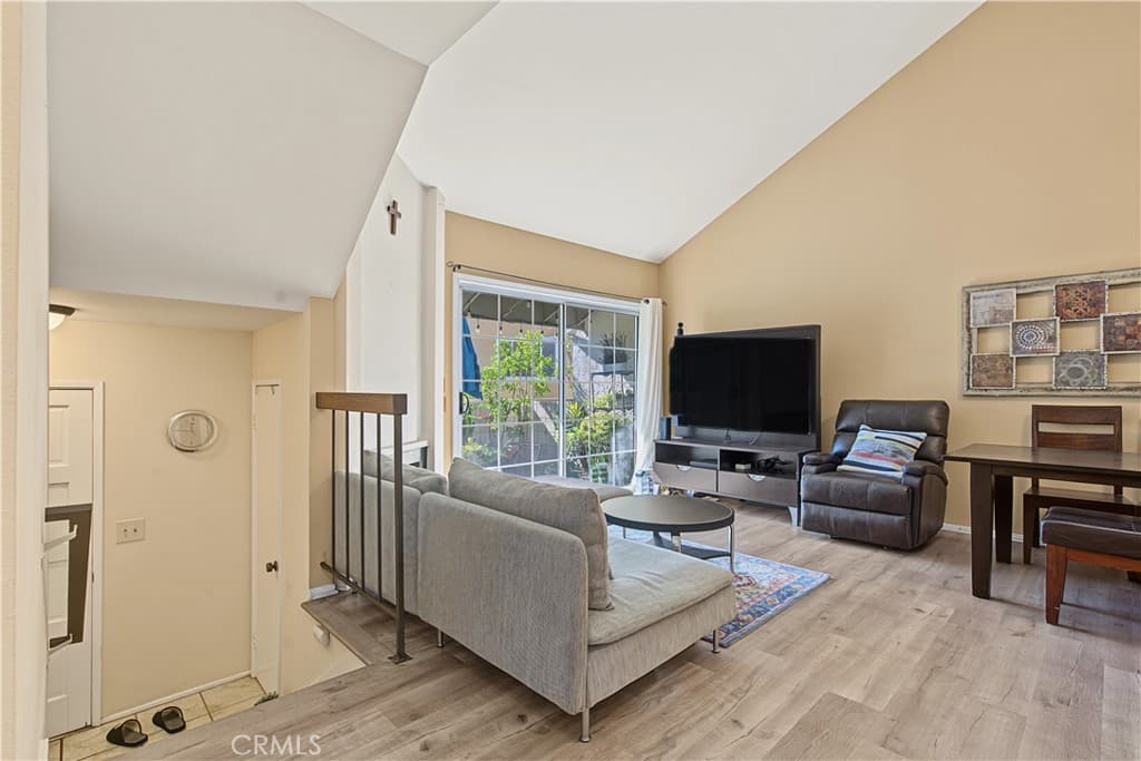 Townhouse at 592 W Huntington B, Arcadia — photo 2 of 12