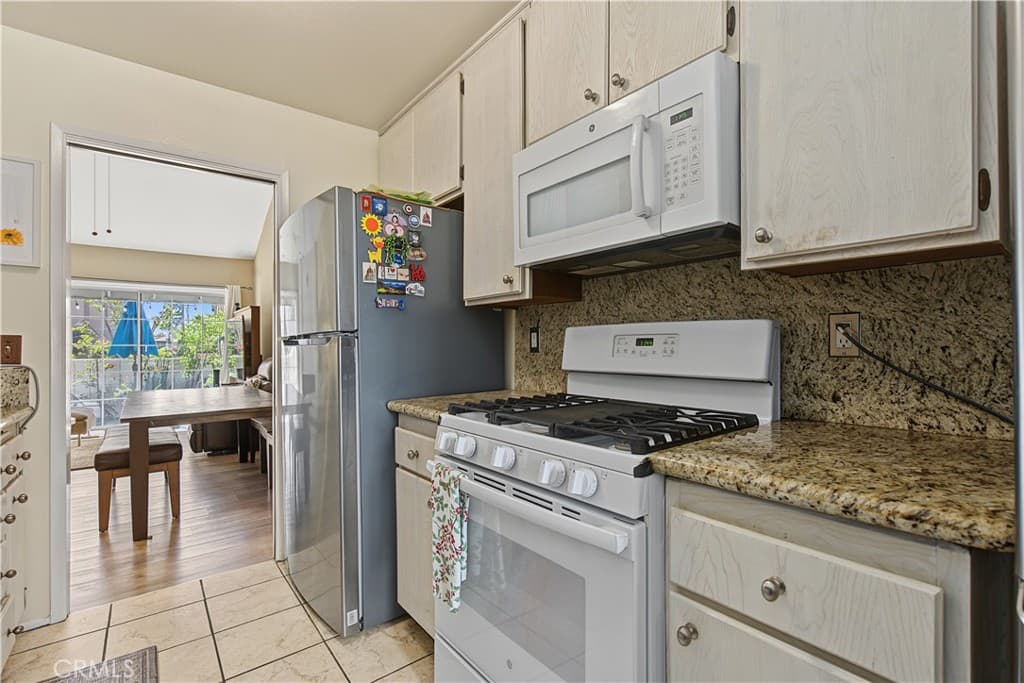 Townhouse at 592 W Huntington B, Arcadia — photo 11 of 12