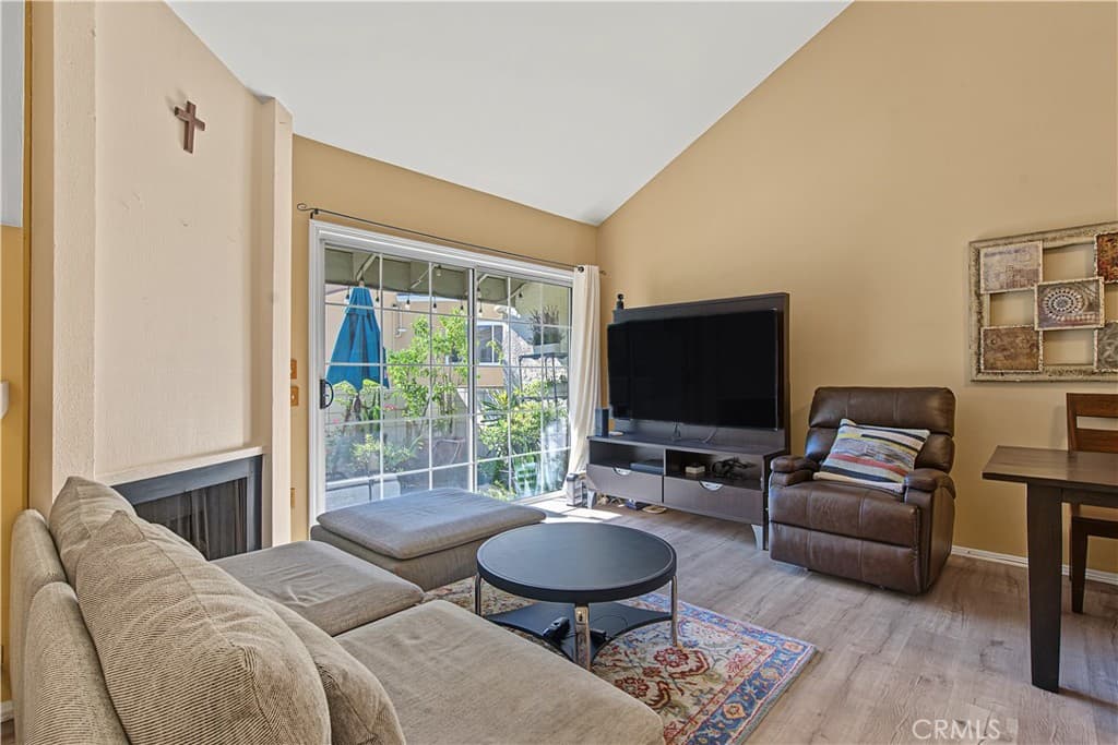 Townhouse at 592 W Huntington B, Arcadia — photo 3 of 12