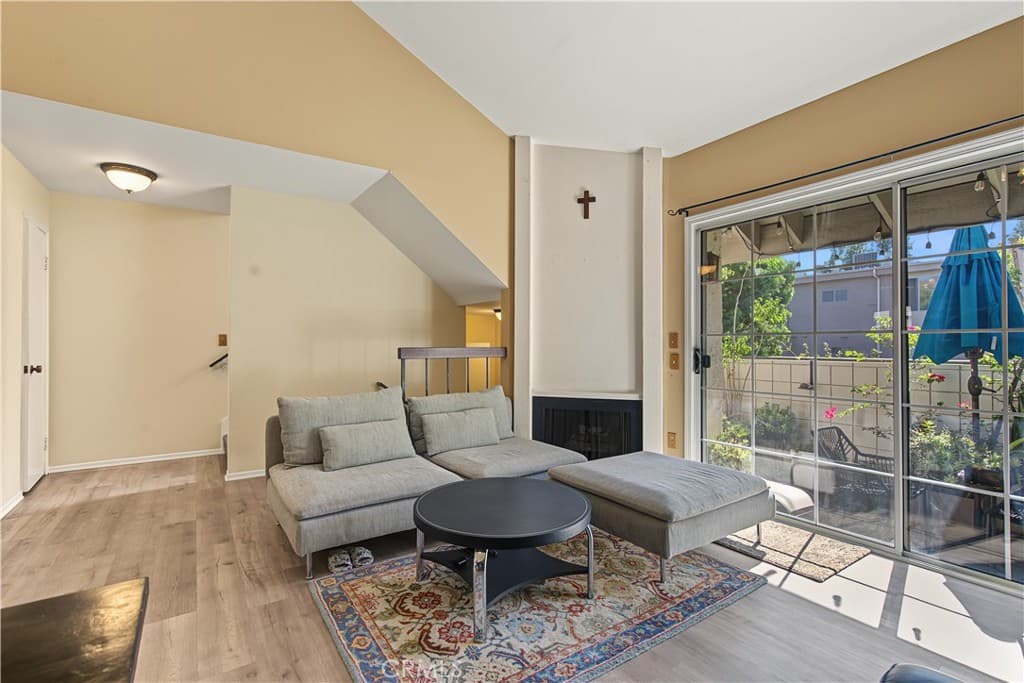 Townhouse at 592 W Huntington B, Arcadia — photo 4 of 12