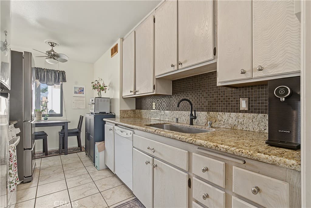Townhouse at 592 W Huntington B, Arcadia — photo 9 of 12