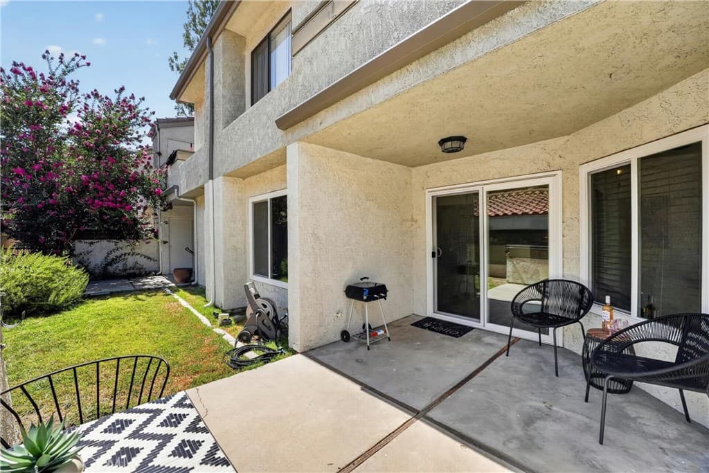 Condo at 69 Brownfield, Pomona — photo 5 of 12